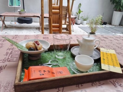 半城茶香，旁观者的悠闲乐趣，一览无余的都市慢生活体验。