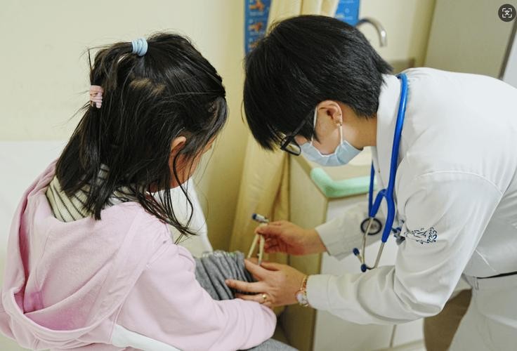 夫妻三子同患罕见病，爱与坚持的抗争