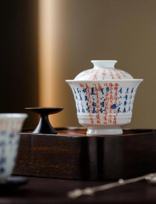 品味成都，青花盖碗与粗陶大碗里的人生百态